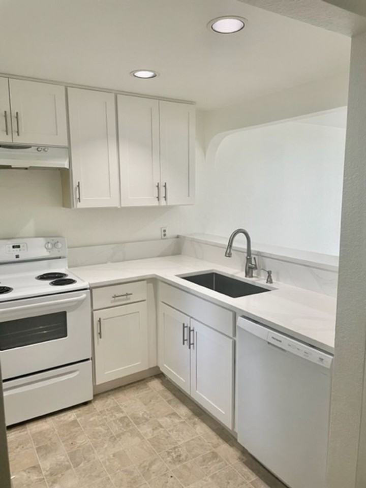 12740 Ne 10th Pl - Photo 4 of 15