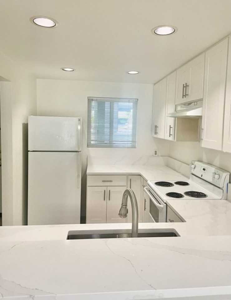 12740 Ne 10th Pl - Photo 5 of 15