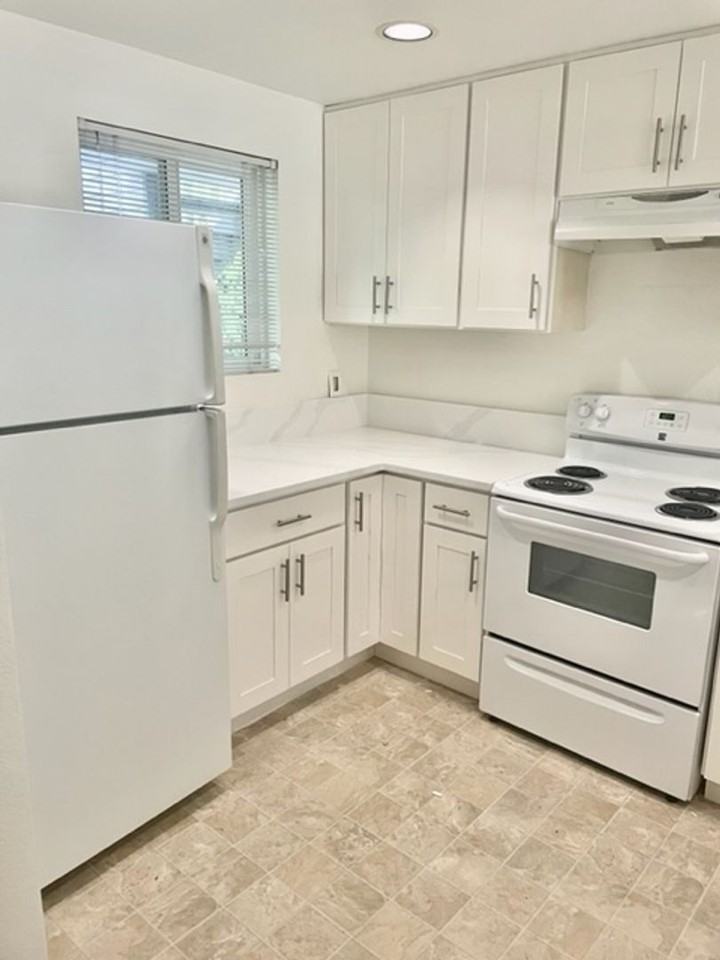 12740 Ne 10th Pl - Photo 6 of 15