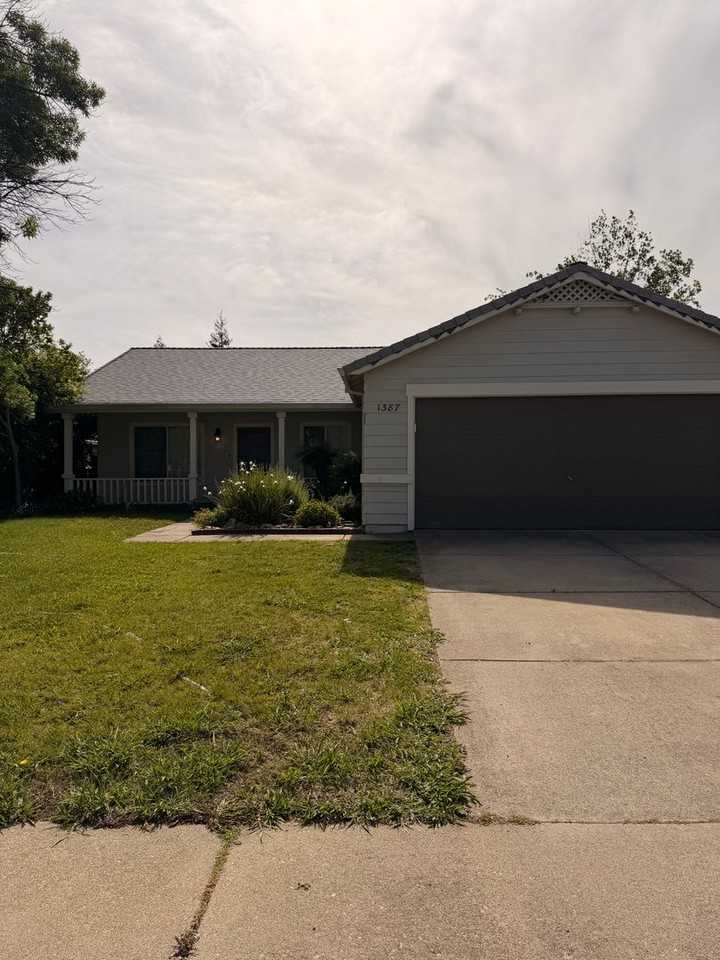 1387 Grouse Dr - Photo 2 of 27