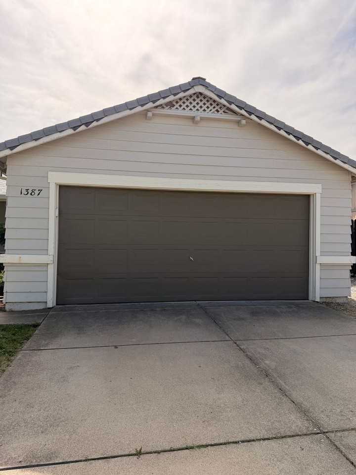 1387 Grouse Dr - Photo 4 of 27