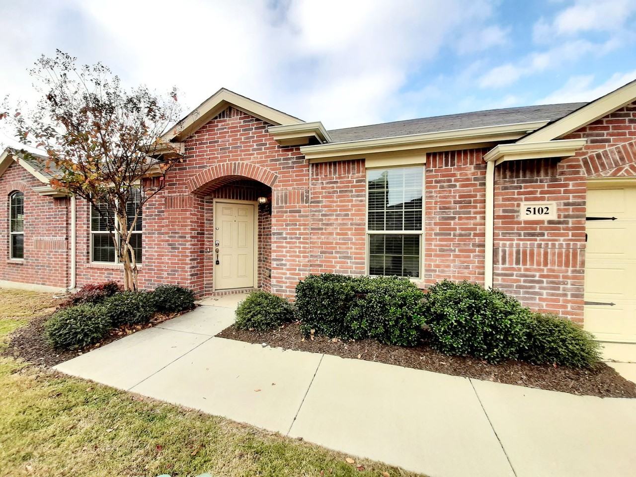 5102 Braddock Ct - Photo 2 of 25