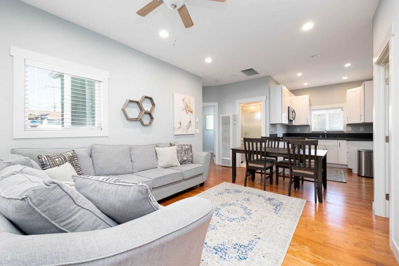 2419 Lincoln Ave - Photo 2 of 14