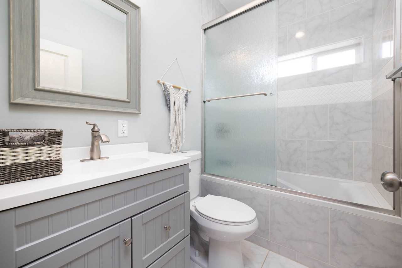 2419 Lincoln Ave - Photo 5 of 14