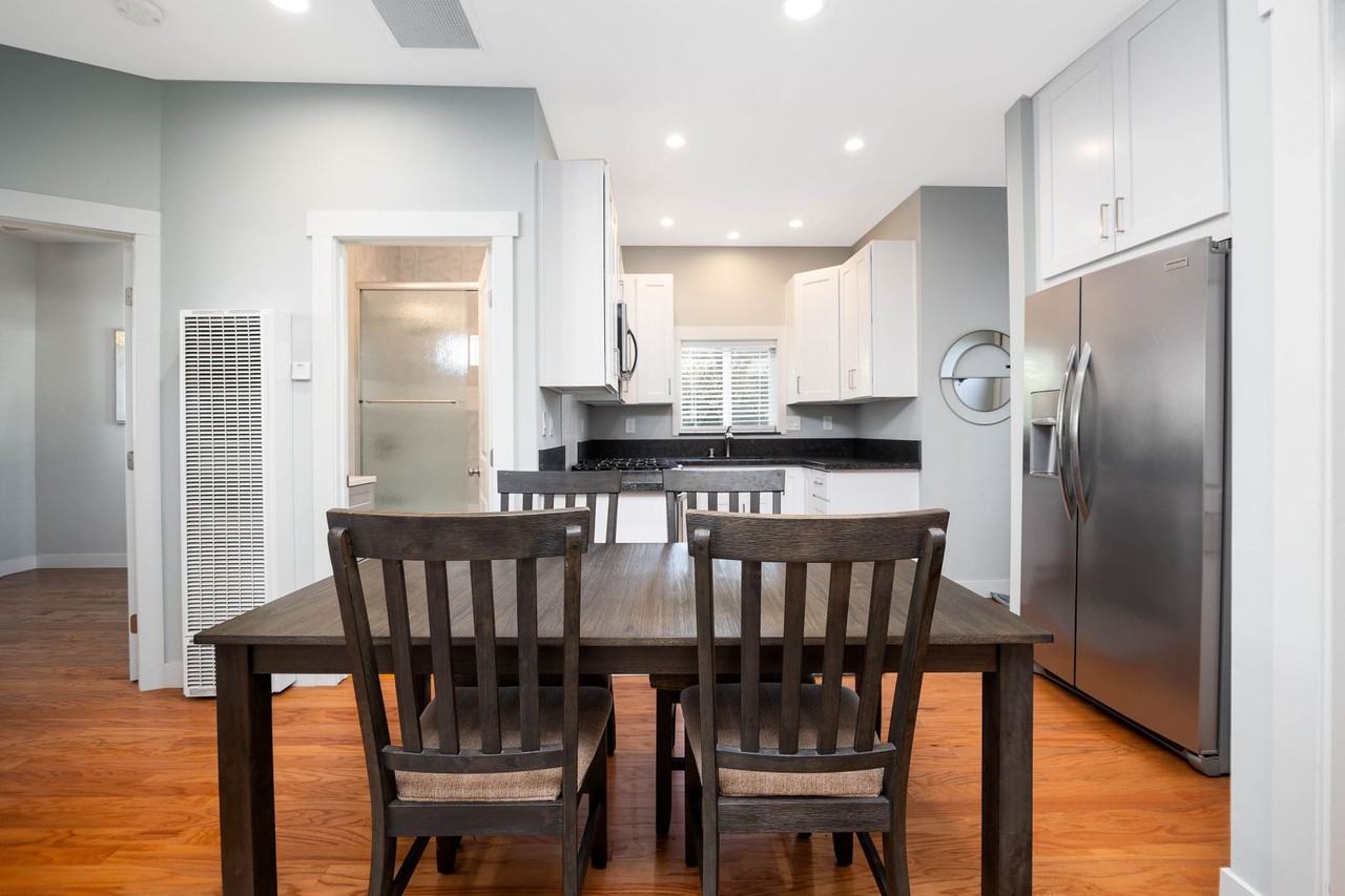 2419 Lincoln Ave - Photo 7 of 14