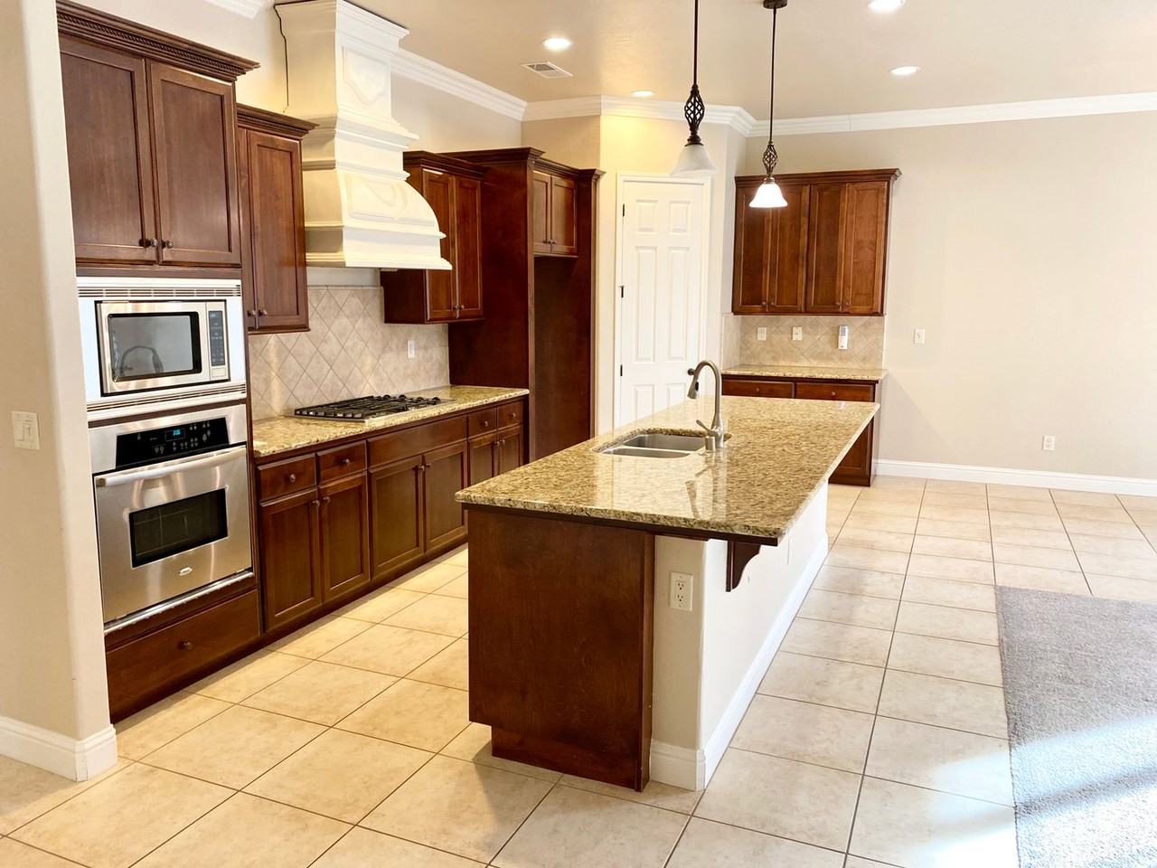 2468 S Bundy Dr - Photo 4 of 25