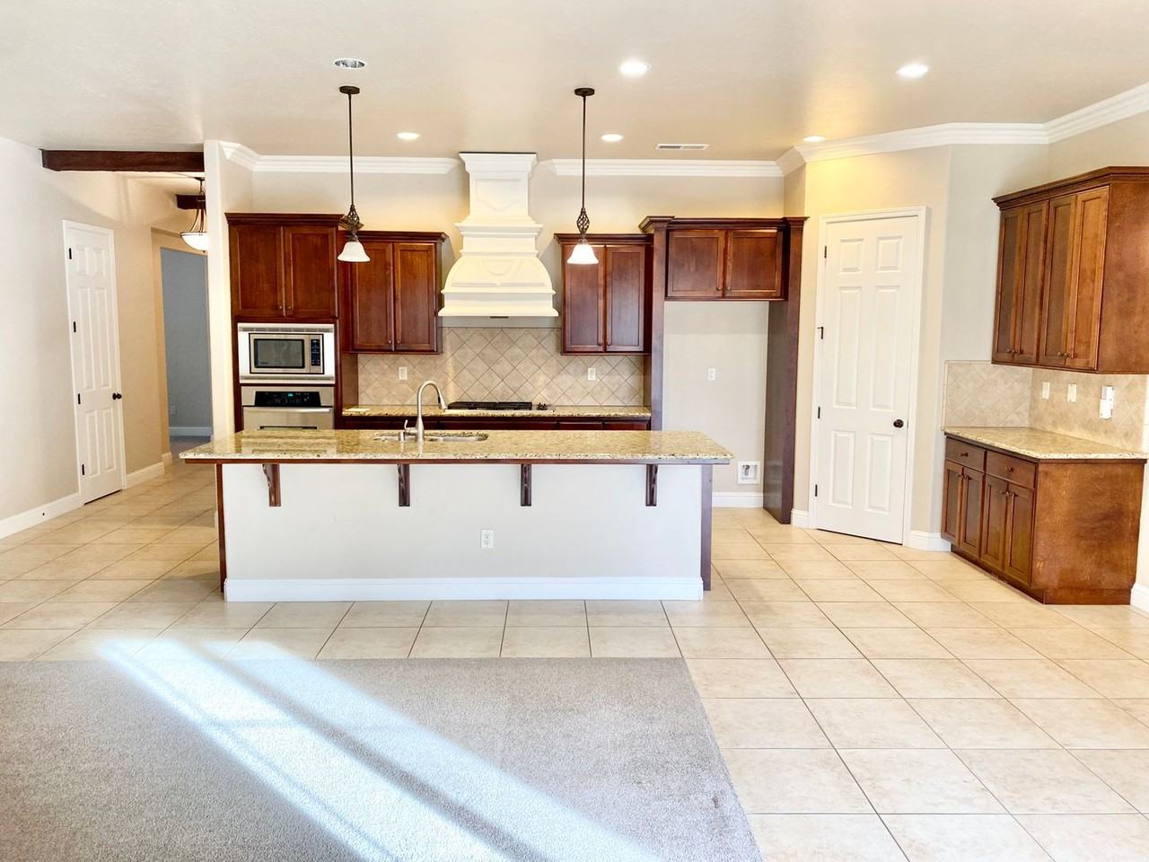 2468 S Bundy Dr - Photo 5 of 25