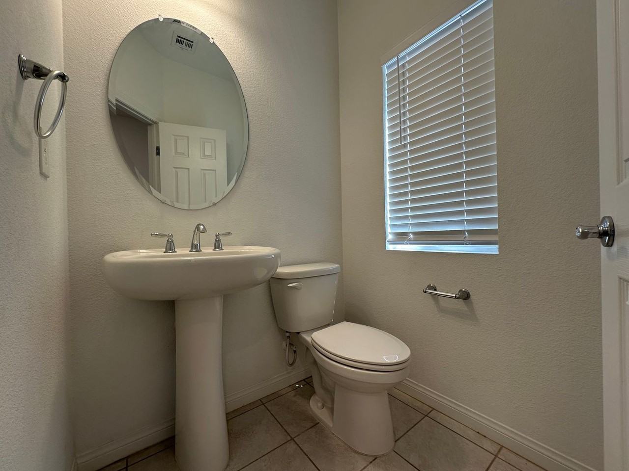 5678 Woodchester Ave - Photo 6 of 23