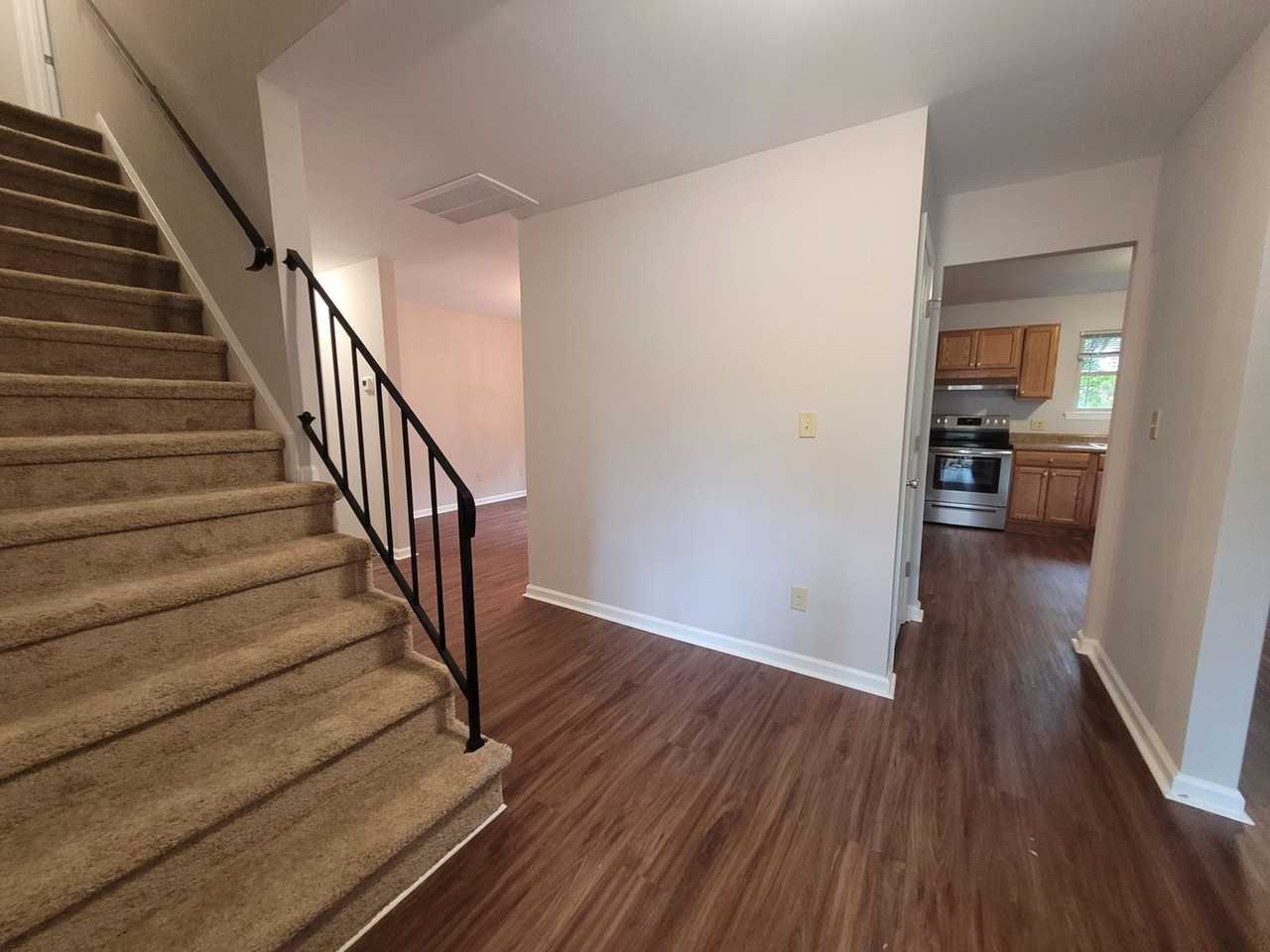 821 Hanover Dr - Photo 2 of 32