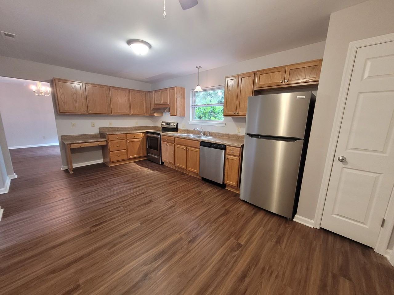 821 Hanover Dr - Photo 3 of 32