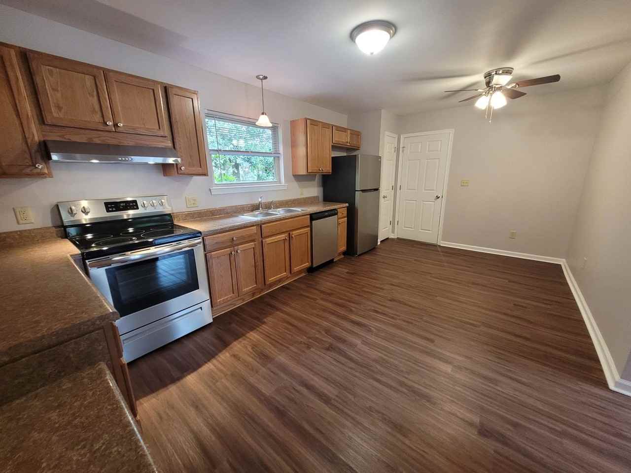 821 Hanover Dr - Photo 4 of 32