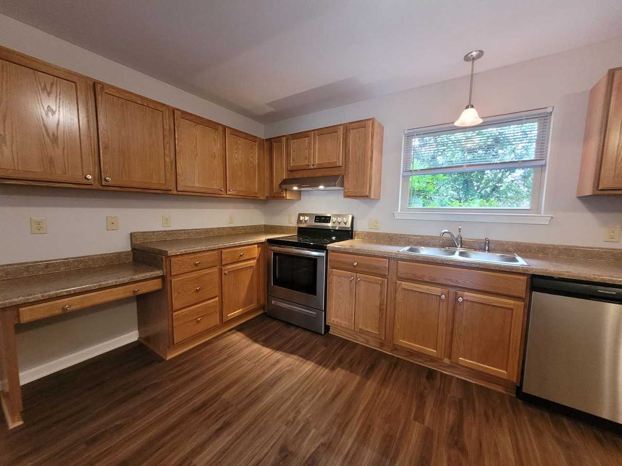 821 Hanover Dr - Photo 5 of 32