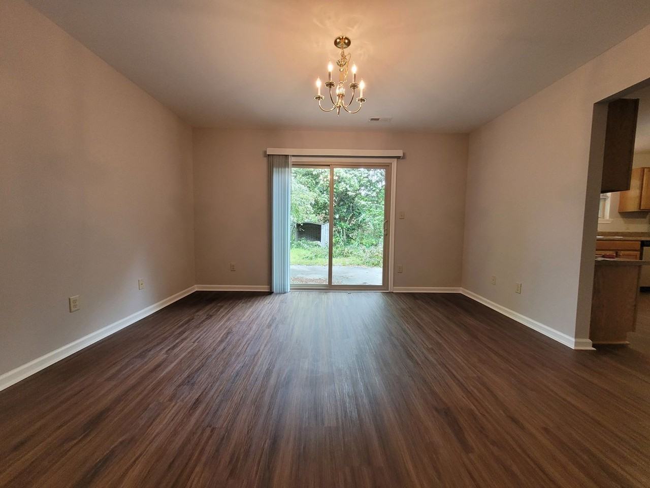 821 Hanover Dr - Photo 7 of 32