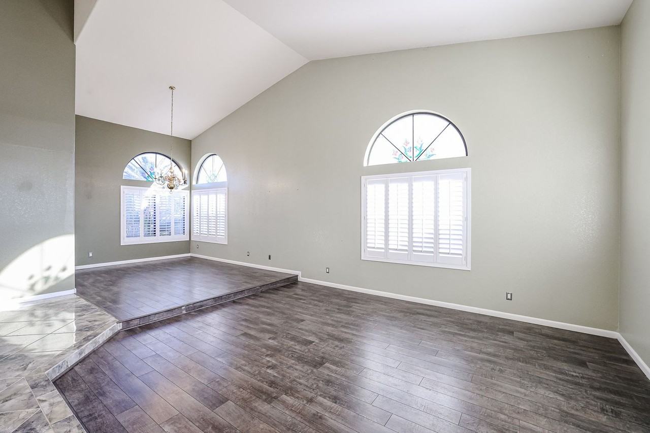 12 W Vera Ln - Photo 4 of 48