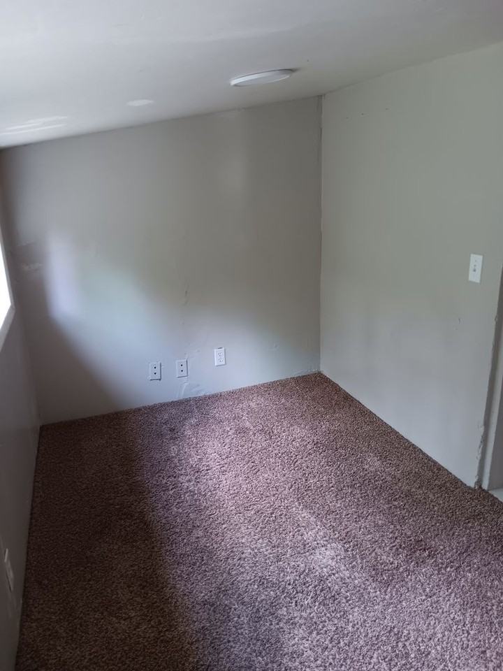 1213 V Ave - Photo 7 of 17