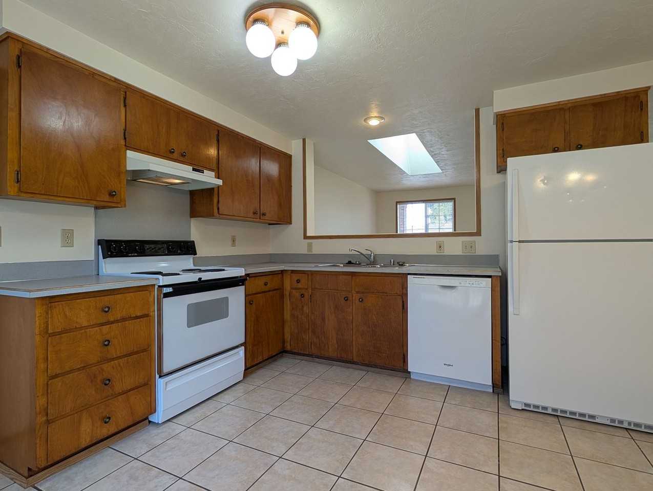 1004 55th Pl - Photo 6 of 17