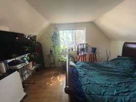 featured image of 414 E 7th St