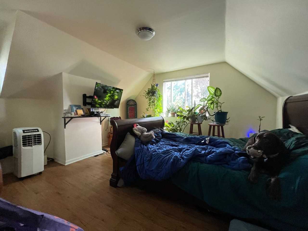 414 E 7th St - Photo 6 of 11