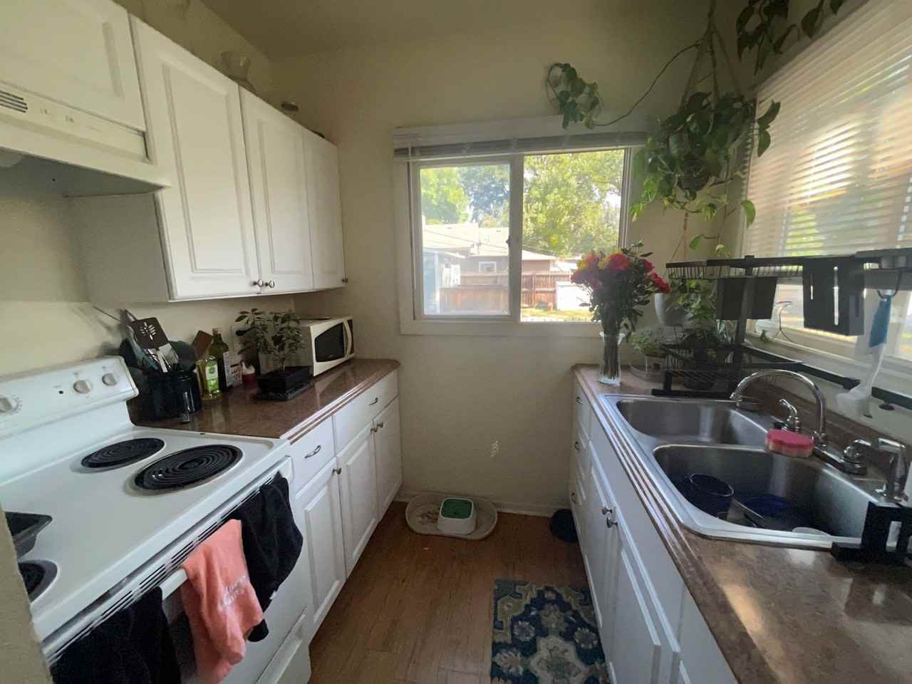 414 E 7th St - Photo 7 of 11