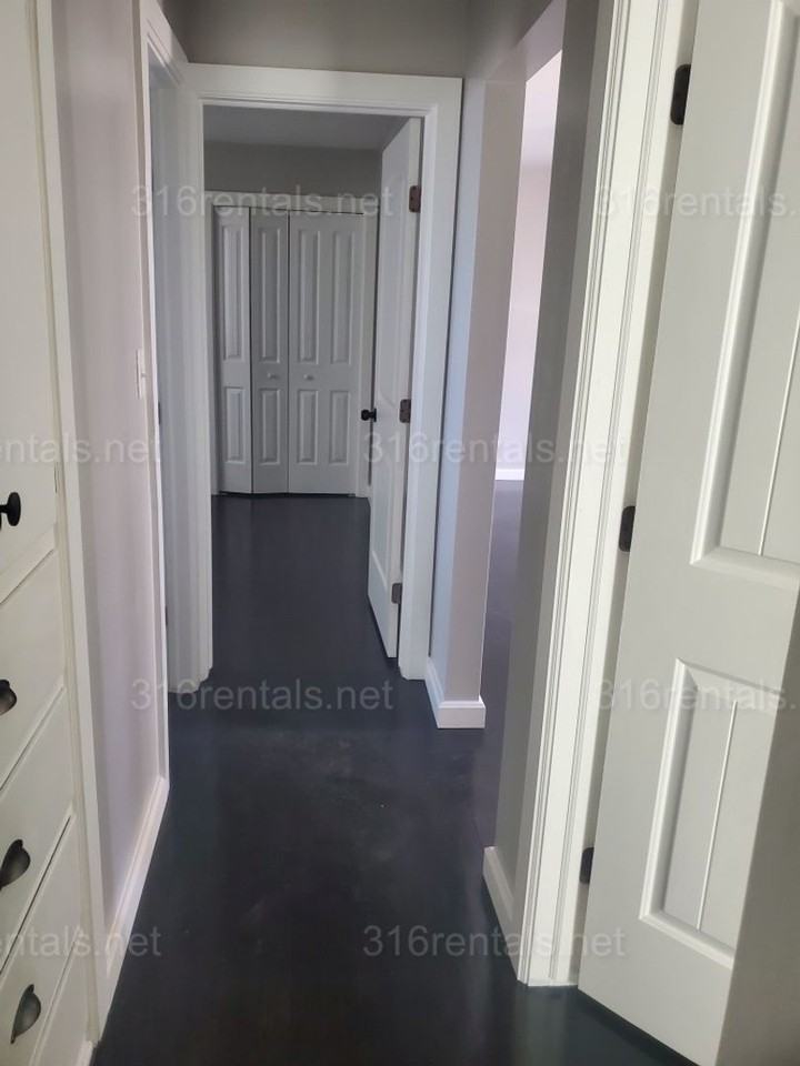 2467 S Walnut St - Photo 2 of 10