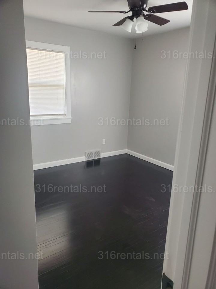 2467 S Walnut St - Photo 3 of 10