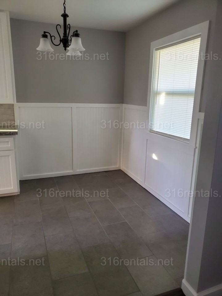 2467 S Walnut St - Photo 4 of 10