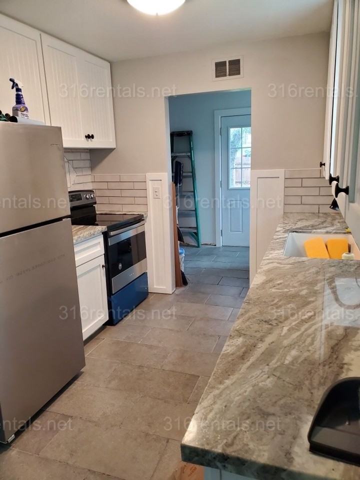 2467 S Walnut St - Photo 5 of 10