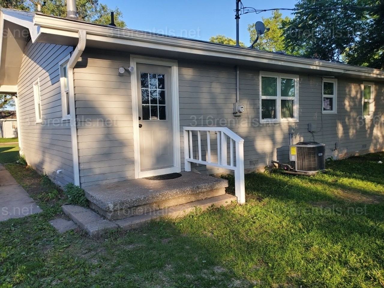 2467 S Walnut St - Photo 7 of 10