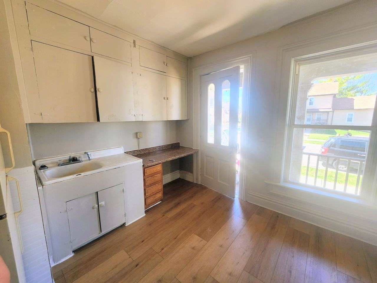 413 S 6th - Photo 2 of 8