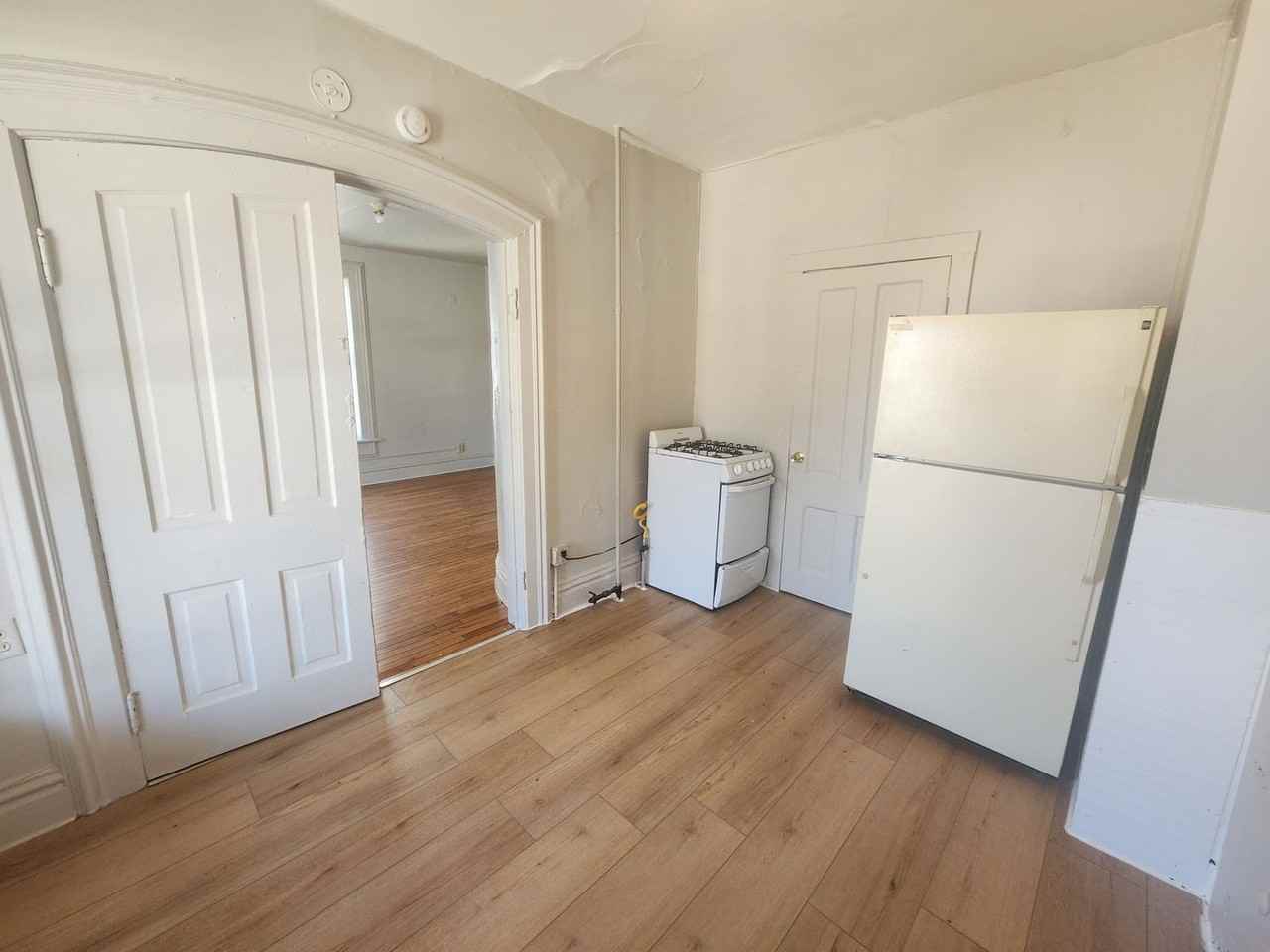 413 S 6th - Photo 3 of 8