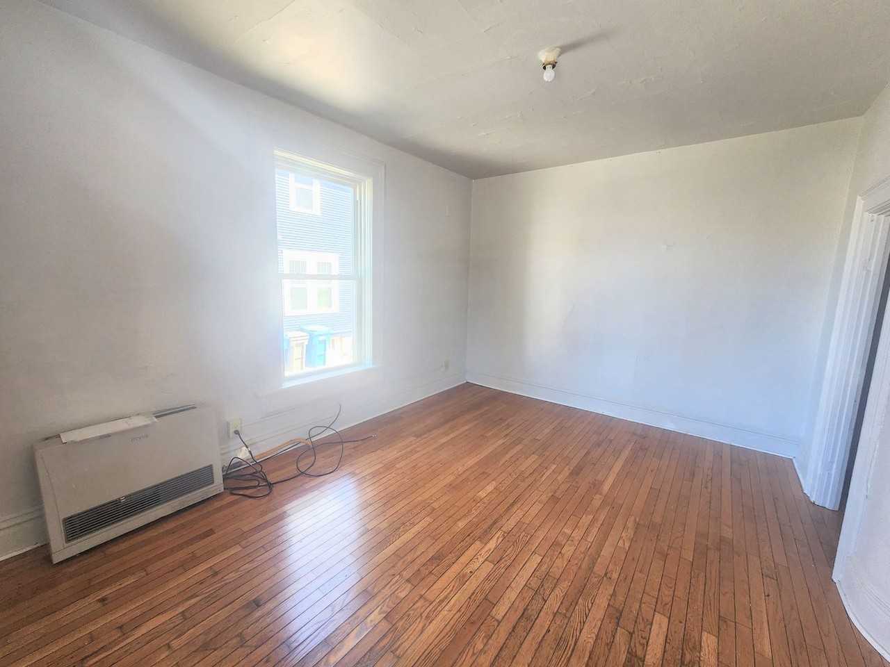 413 S 6th - Photo 4 of 8