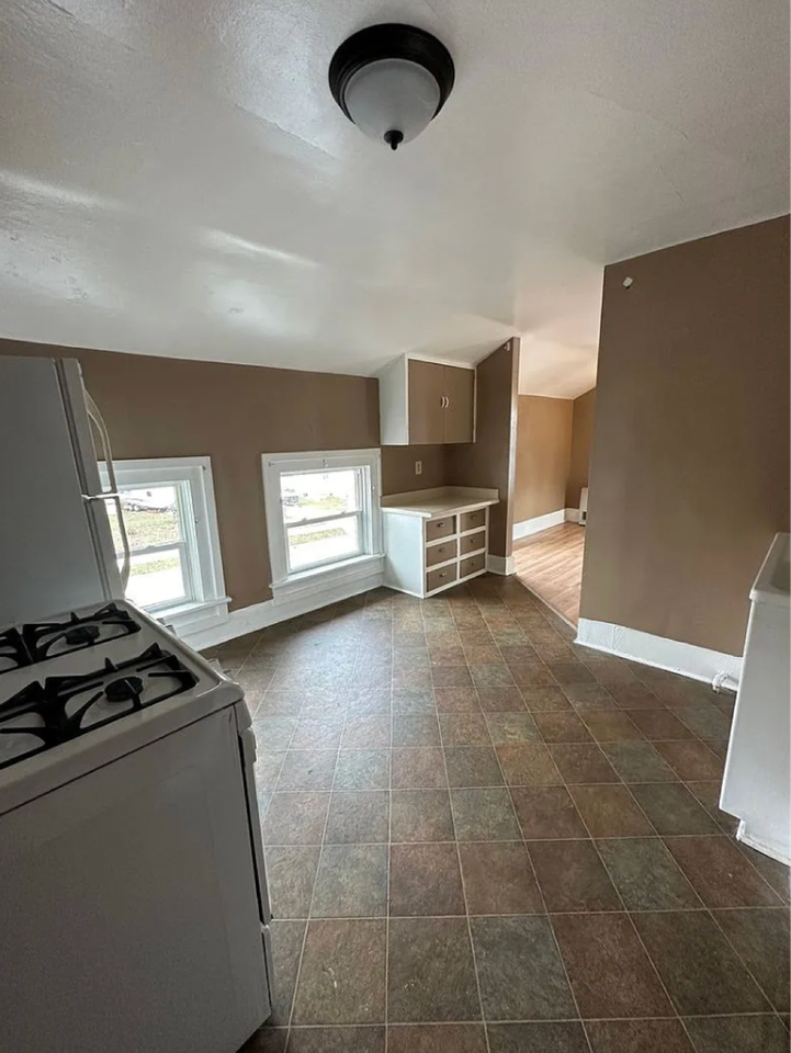 413 S 6th - Photo 5 of 8