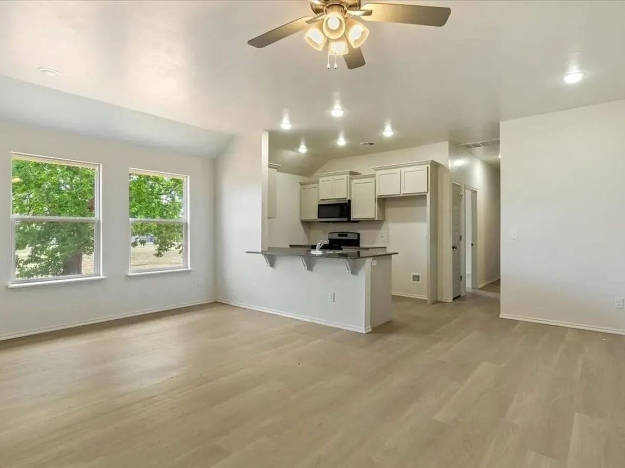 1418 Sw Texas Ave #1 - Photo 2 of 16