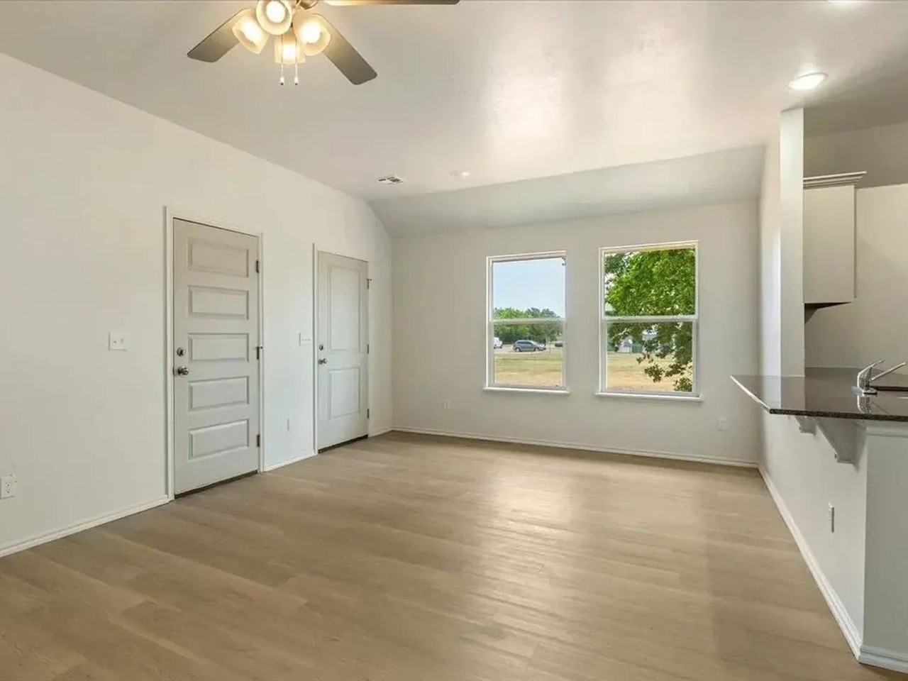 1418 Sw Texas Ave #1 - Photo 3 of 16