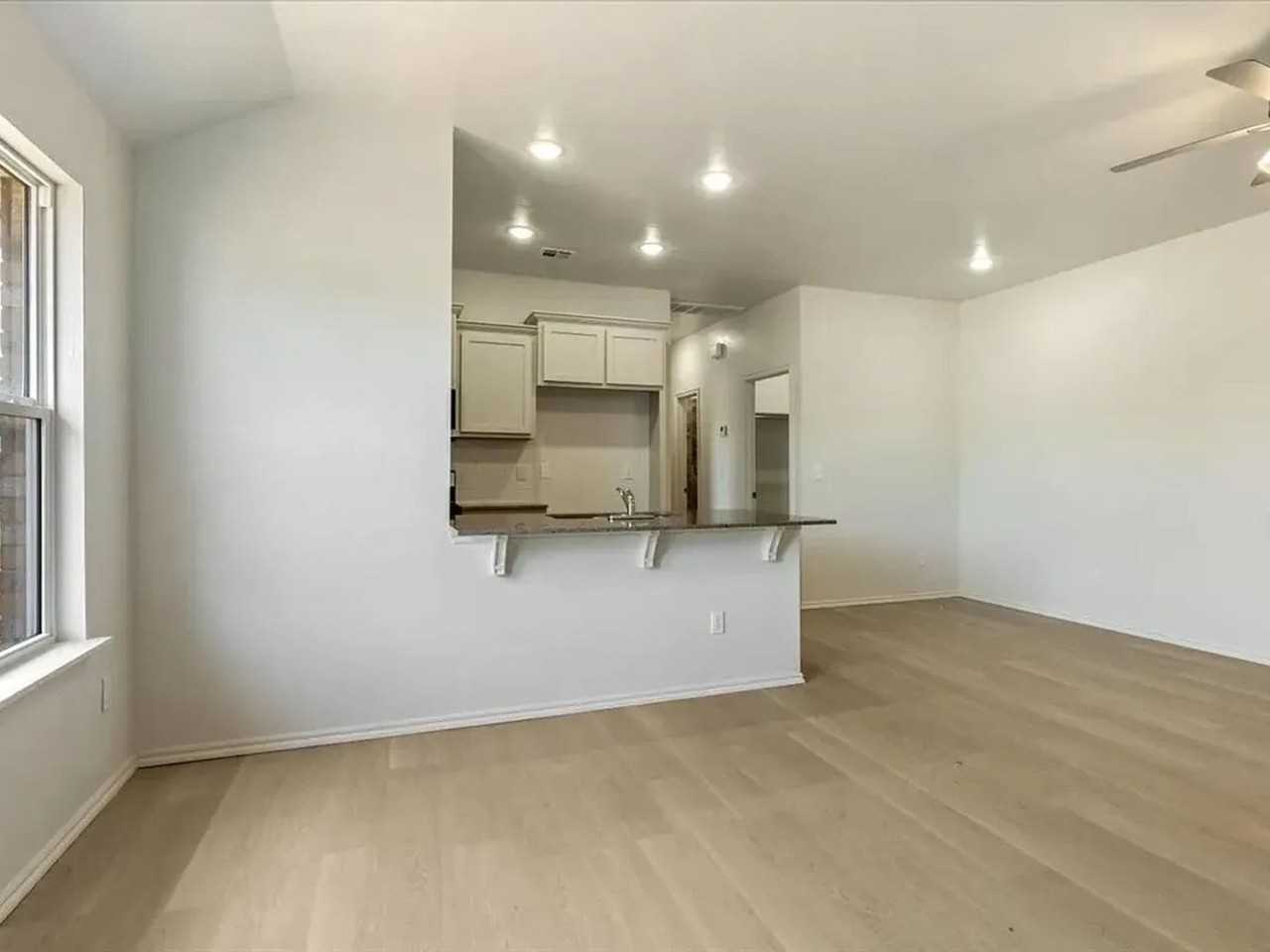 1418 Sw Texas Ave #1 - Photo 7 of 16