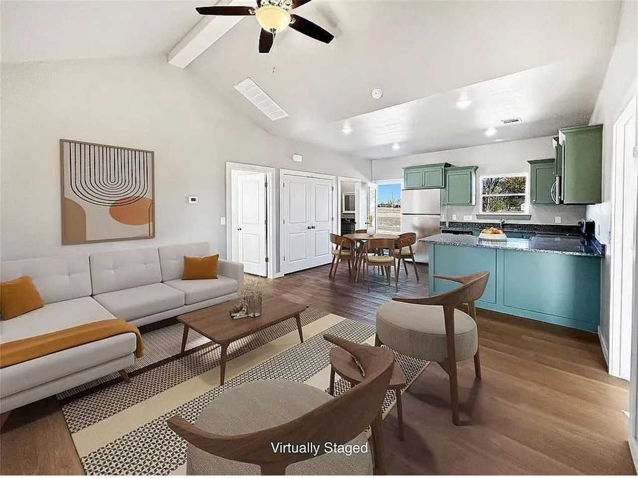 1315 Sheppard St - Photo 5 of 10