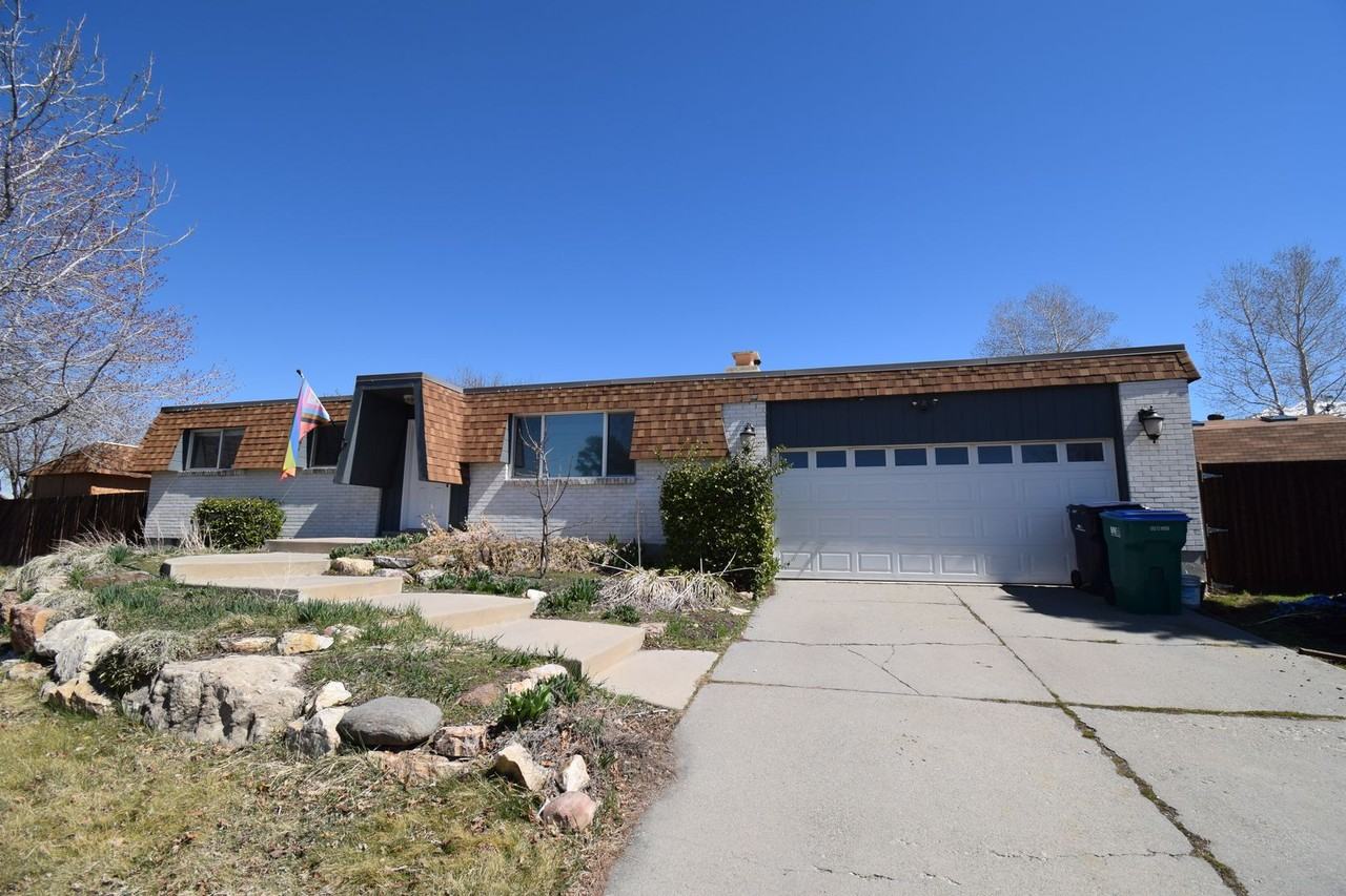 8147 S Boysenberry Dr - Photo 2 of 24