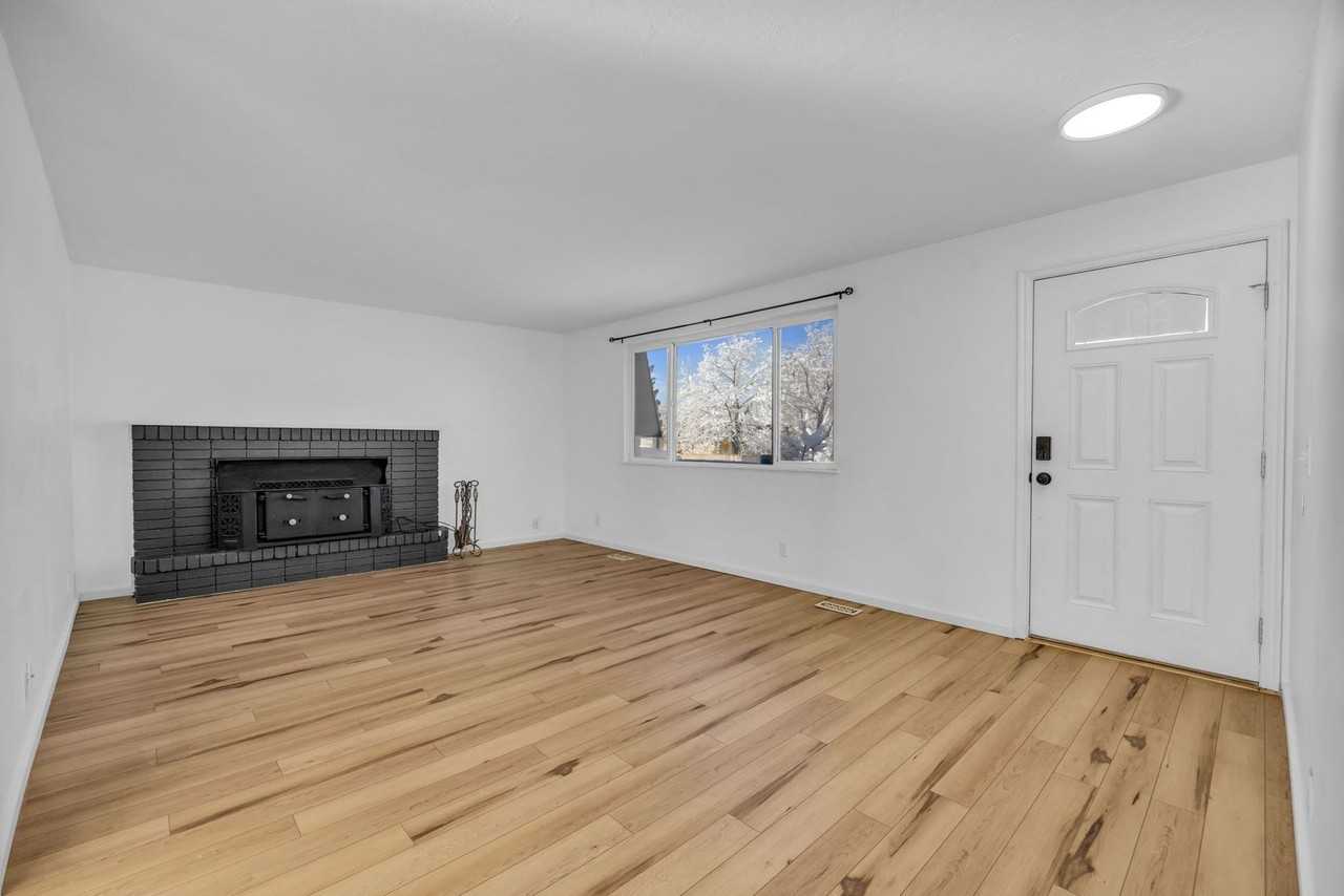 8147 S Boysenberry Dr - Photo 3 of 24