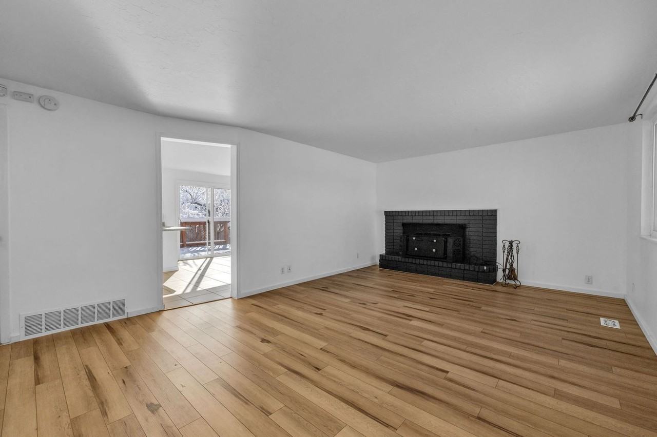 8147 S Boysenberry Dr - Photo 4 of 24