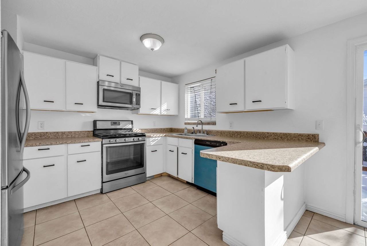 8147 S Boysenberry Dr - Photo 6 of 24