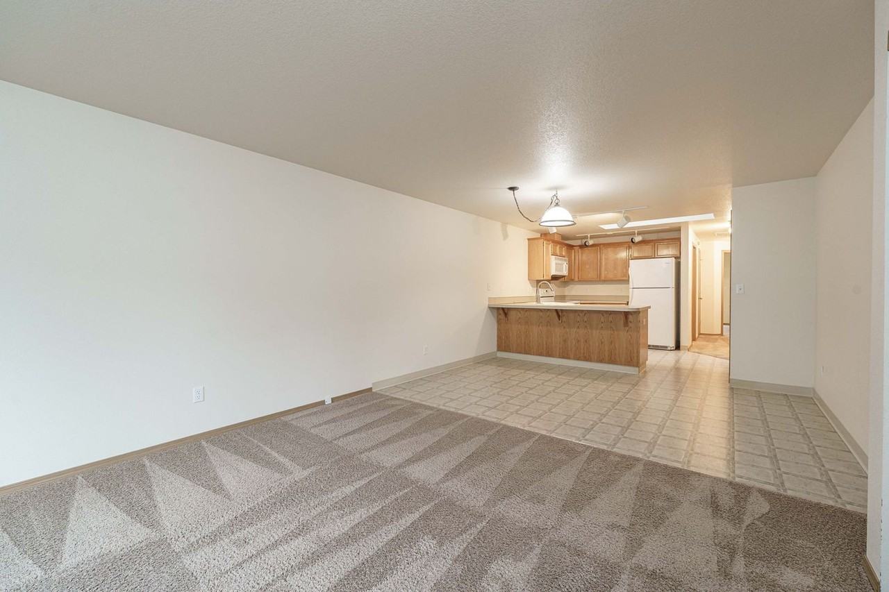 11703 Ne 32nd St - Photo 4 of 26