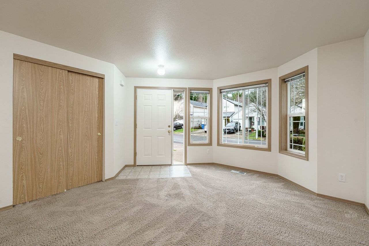 11703 Ne 32nd St - Photo 6 of 26