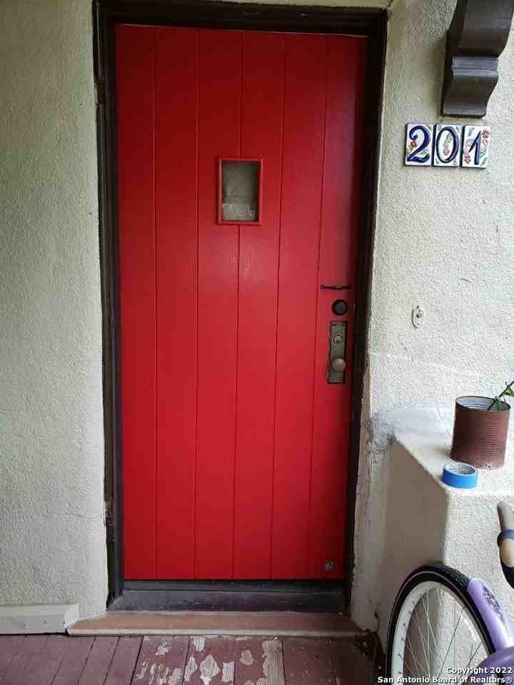 810 W Craig Pl #201 - Photo 2 of 20