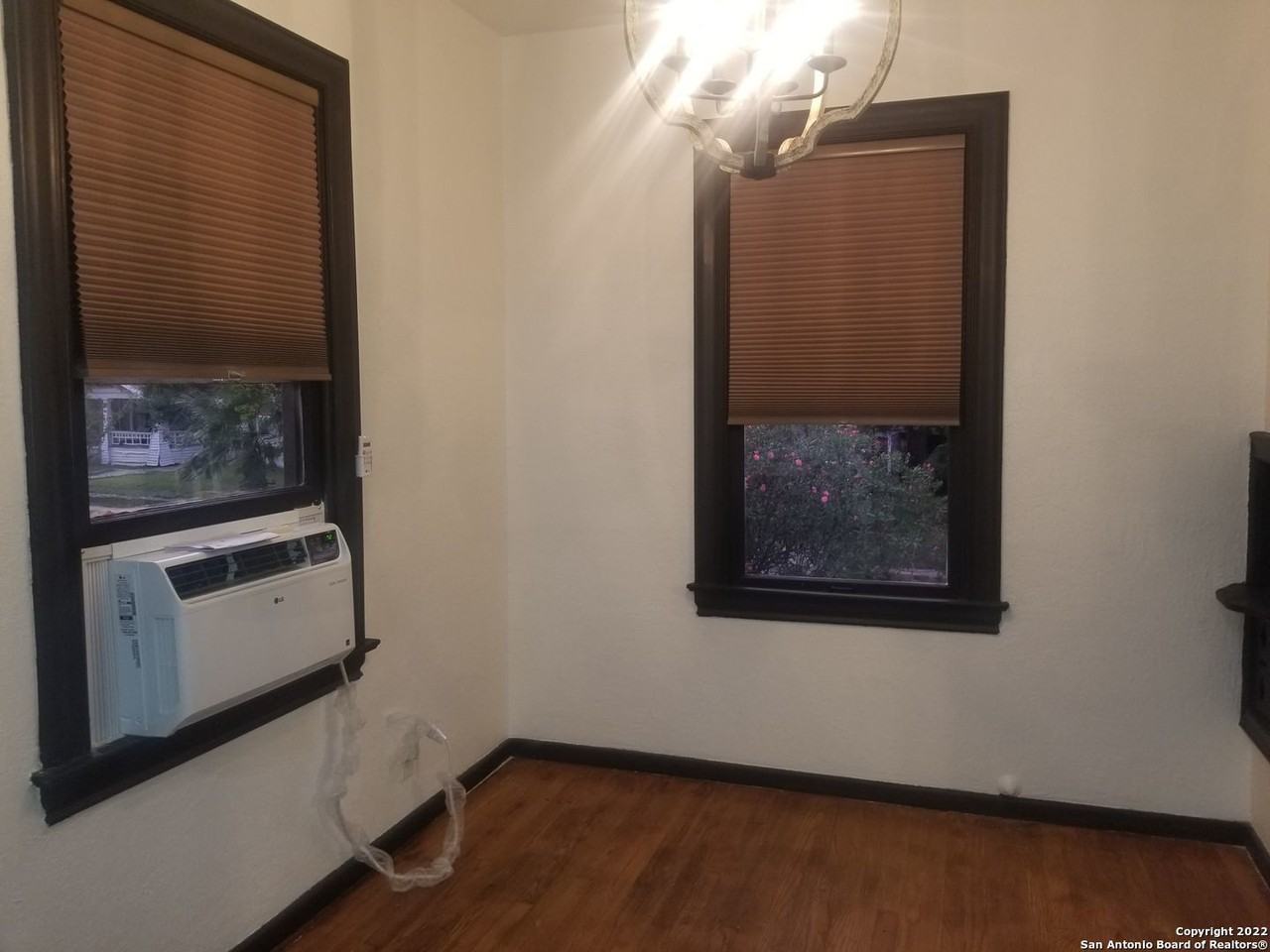 810 W Craig Pl #201 - Photo 3 of 20