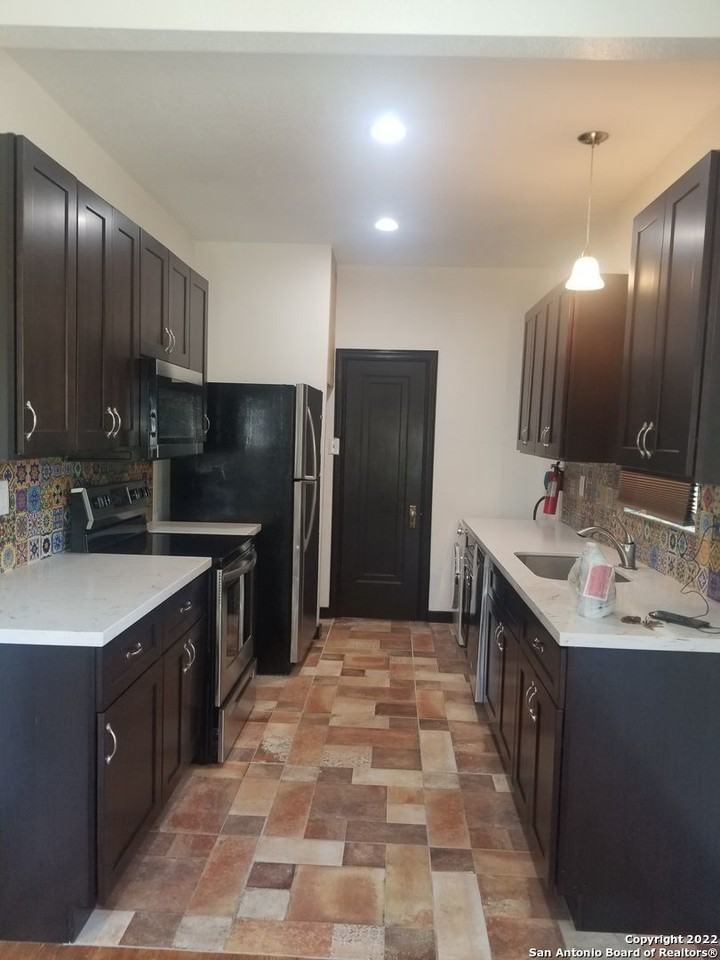 810 W Craig Pl #201 - Photo 7 of 20