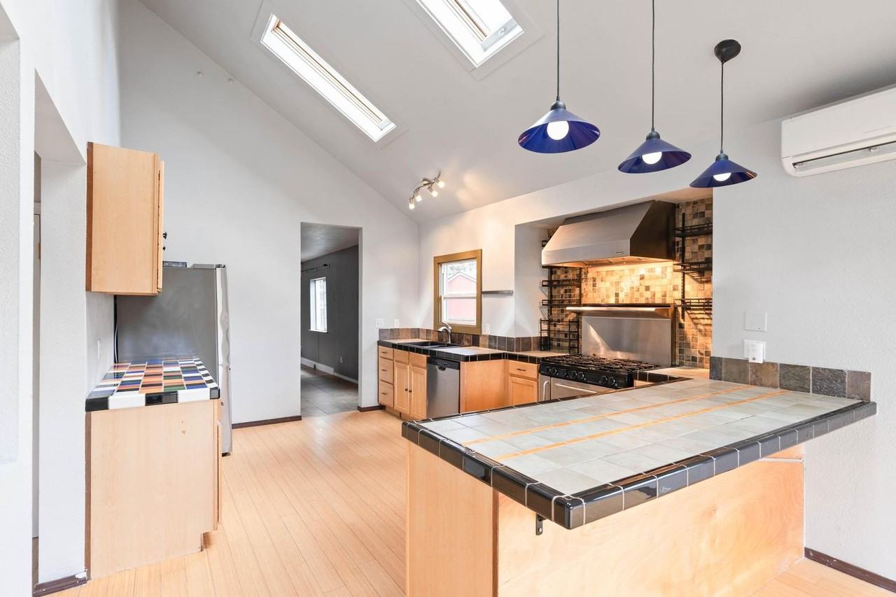 5403 Ne 11th Ave - Photo 5 of 42