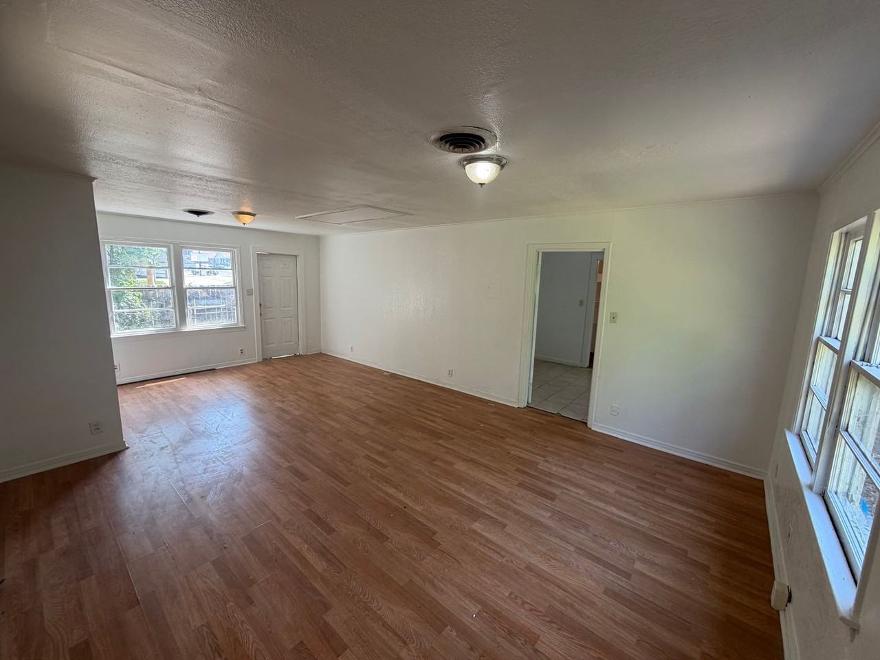 5337 Hearne Ave - Photo 4 of 15