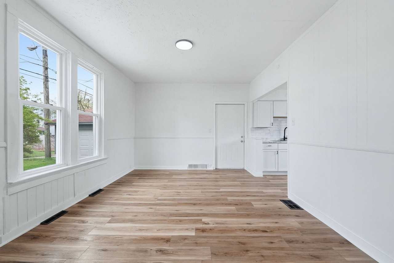 1819 Antoinette St - Photo 2 of 37