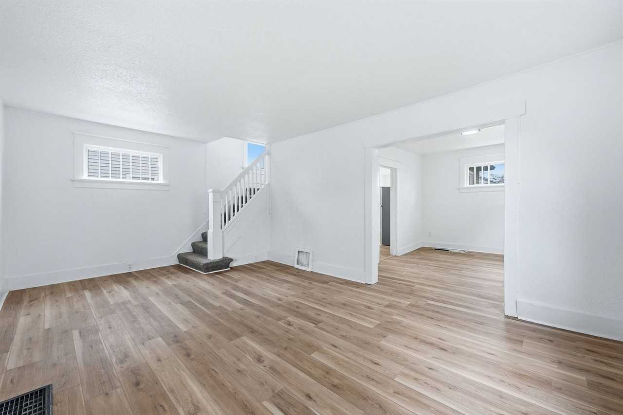 3415 Smith St - Photo 3 of 34