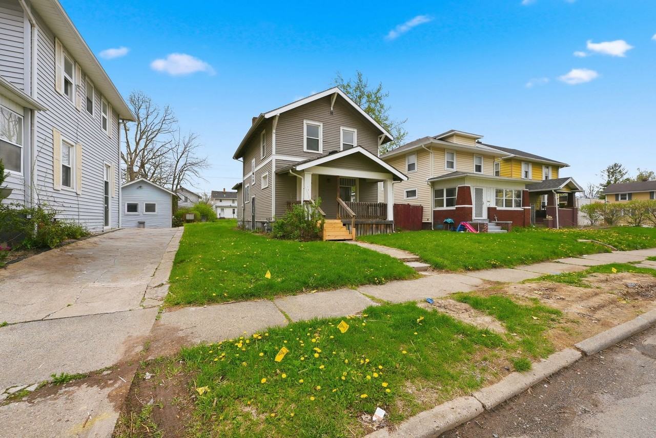 3415 Smith St - Photo 4 of 34